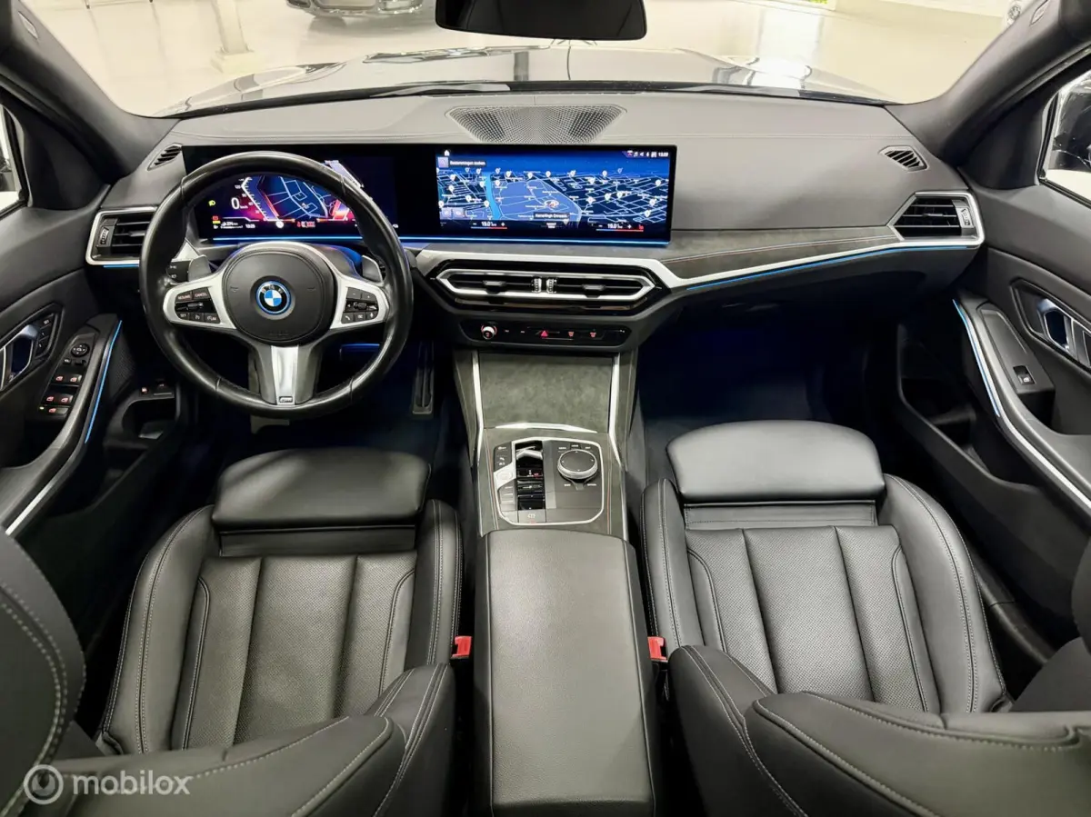 330e M Sport | Pano | Laser | M Onderstel | 19" | Leer | Trekhaak | Shadow | Dodeh. | Stoelverw. | Sfeer | Cam | SOH 99% | 292 PK