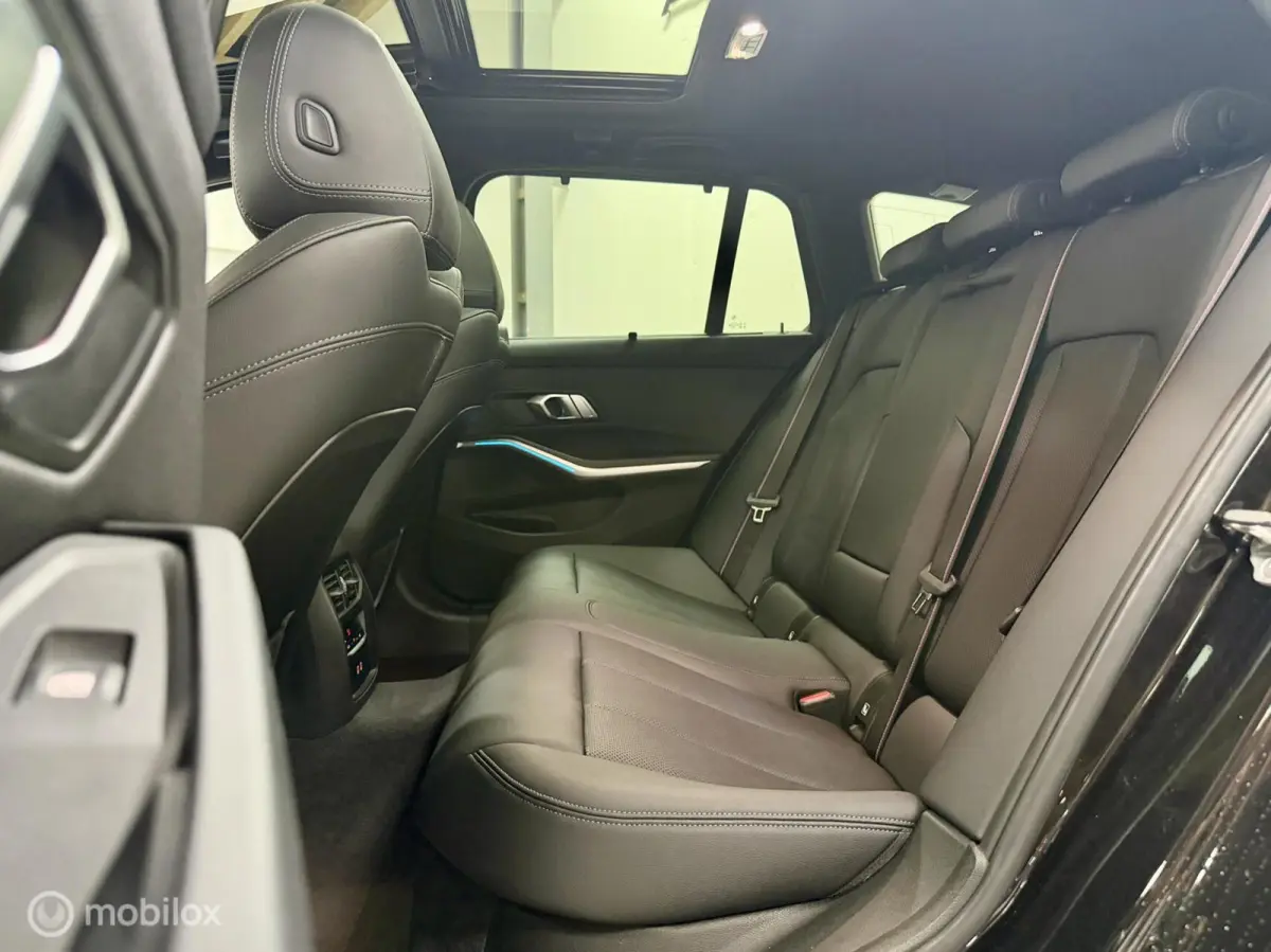 330e M Sport | Pano | Laser | M Onderstel | 19" | Leer | Trekhaak | Shadow | Dodeh. | Stoelverw. | Sfeer | Cam | SOH 99% | 292 PK