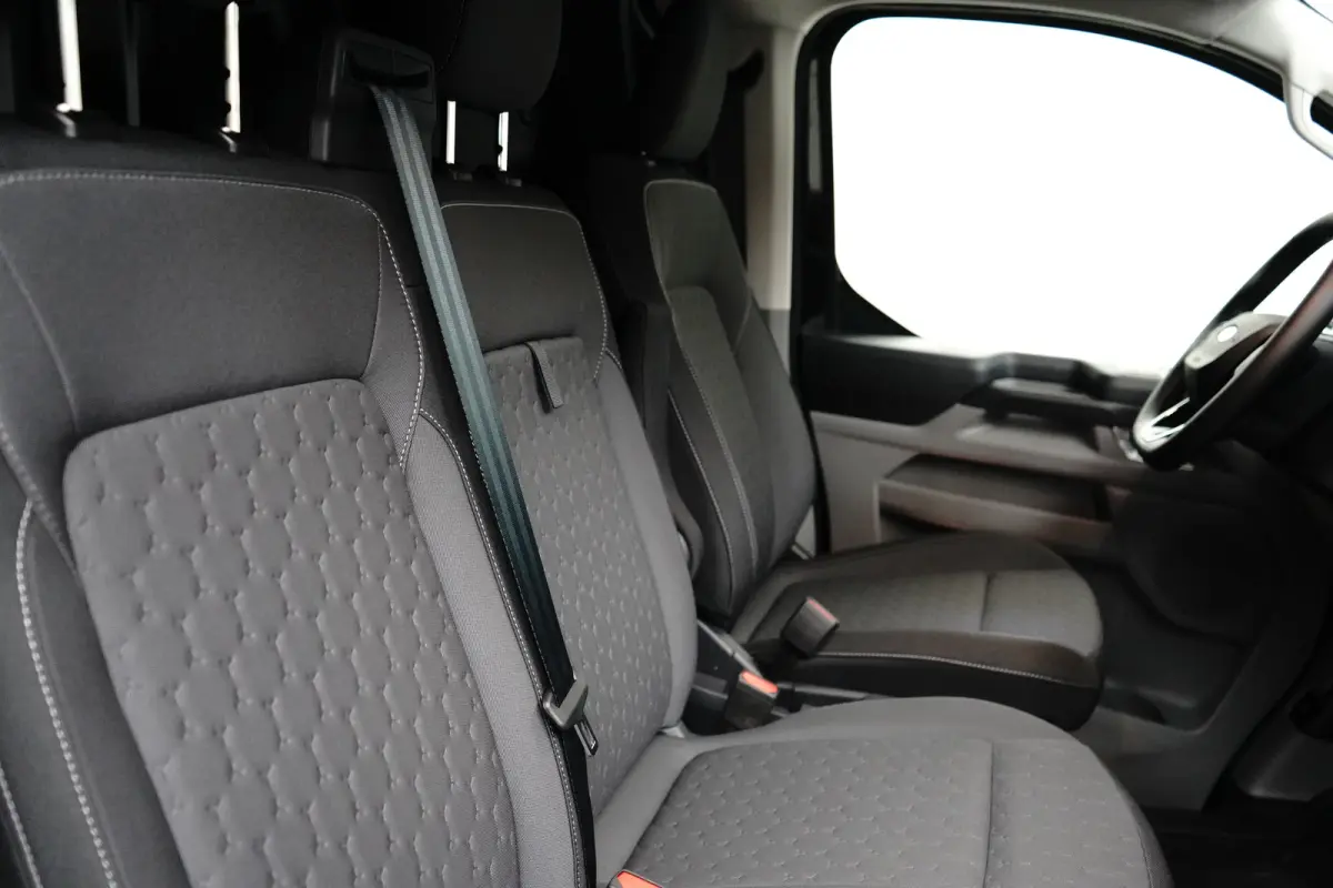 Cust. E-Transit 340 L2H1 Limited Apple carplay en Android auto | Full Led | 3 - Zitplaatsen |