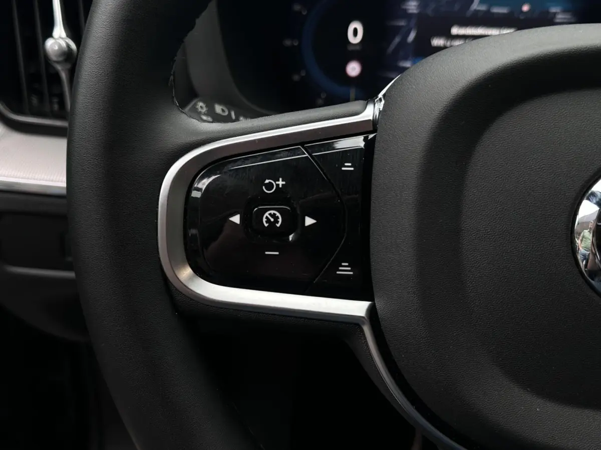 2.0 T8 Plug-in hybrid AWD Black Pano, Leer, Trekhaak, LM..