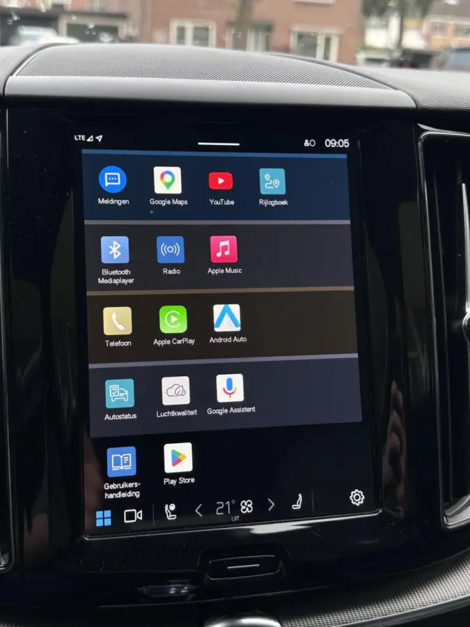 2.0 T8 Plug-in hybrid AWD Black Pano, Leer, Trekhaak, LM..