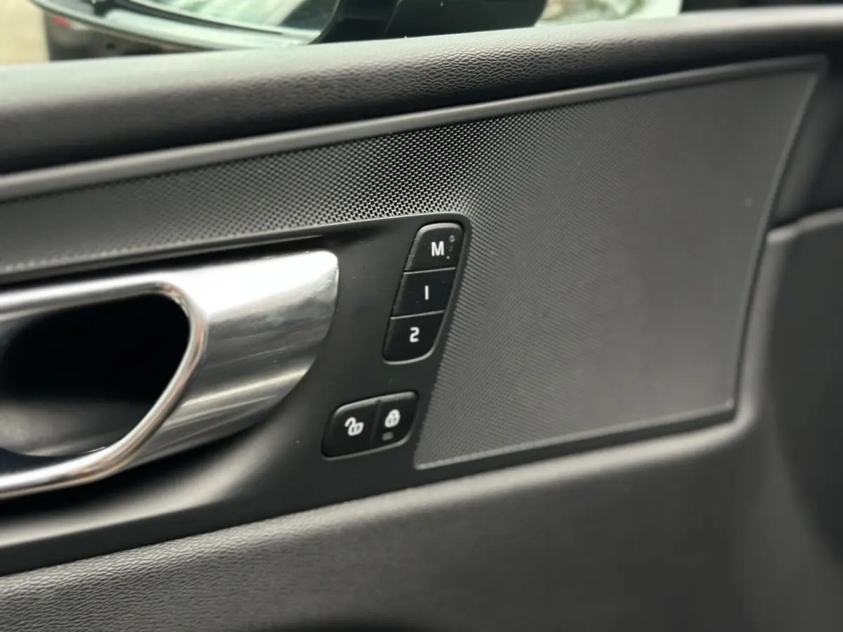 2.0 T8 Plug-in hybrid AWD Black Pano, Leer, Trekhaak, LM..