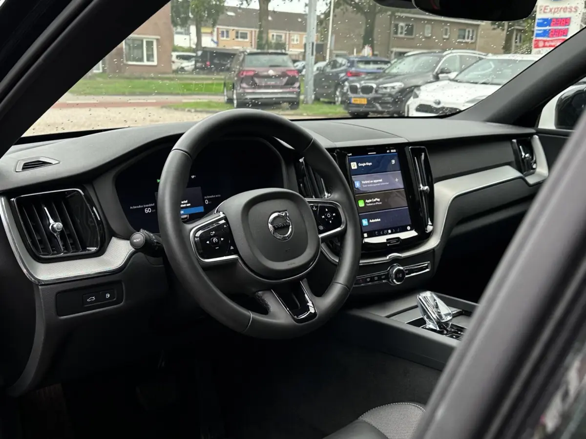 2.0 T8 Plug-in hybrid AWD Black Pano, Leer, Trekhaak, LM..