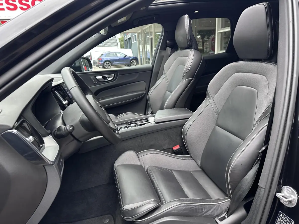 2.0 T8 Plug-in hybrid AWD Black Pano, Leer, Trekhaak, LM..
