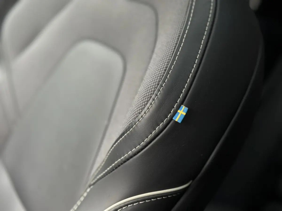 2.0 T8 Plug-in hybrid AWD Black Pano, Leer, Trekhaak, LM..