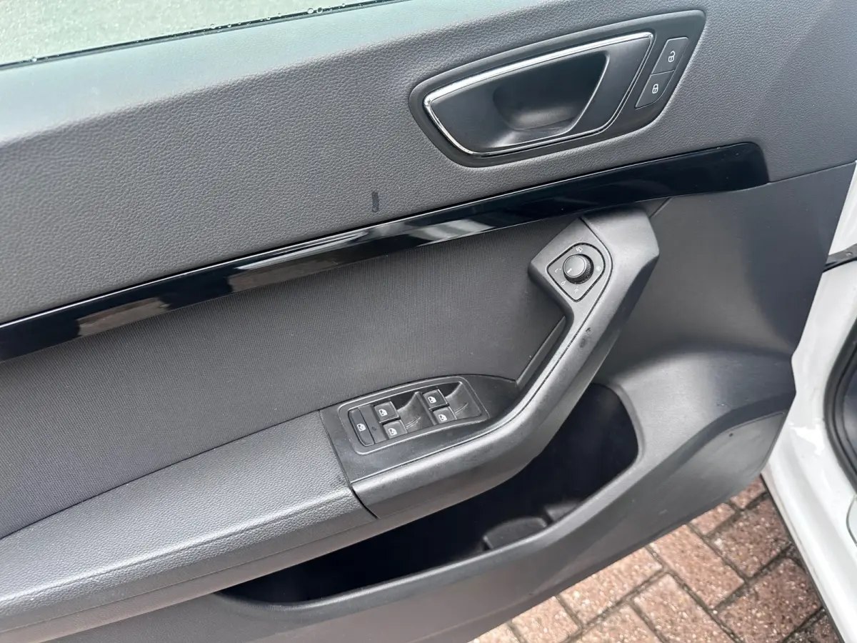 1.5 TSI FR Bus excl bpm btw ALCANTARA TREKHAAK DEALER OND EERSTE EIGENAAR