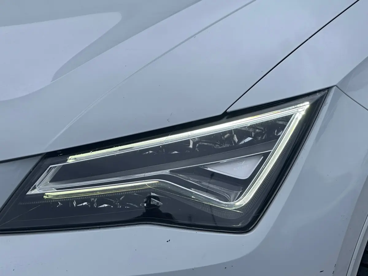 1.5 TSI FR Bus excl bpm btw ALCANTARA TREKHAAK DEALER OND EERSTE EIGENAAR