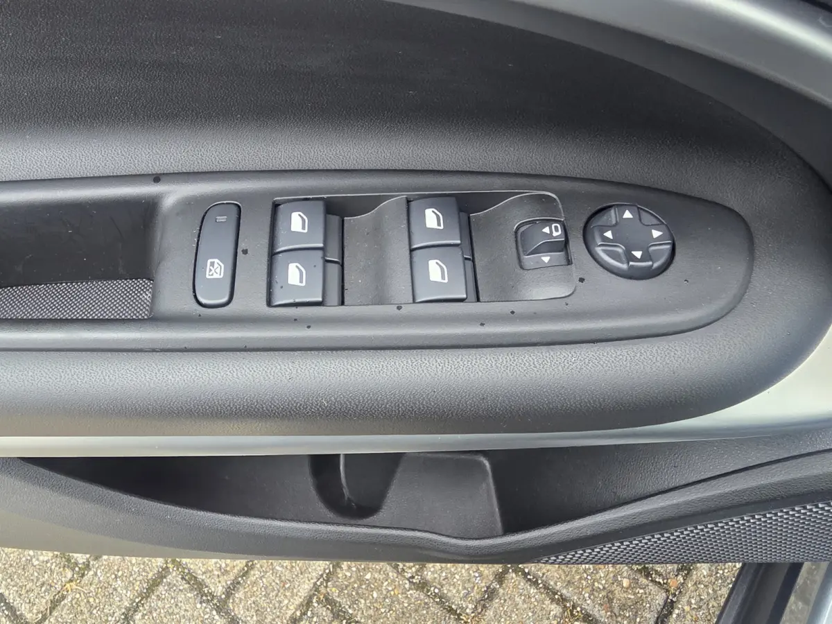 1.2 Altitude | Winterpakket | Parkeersensoren v + a | Apple/Android CarPlay