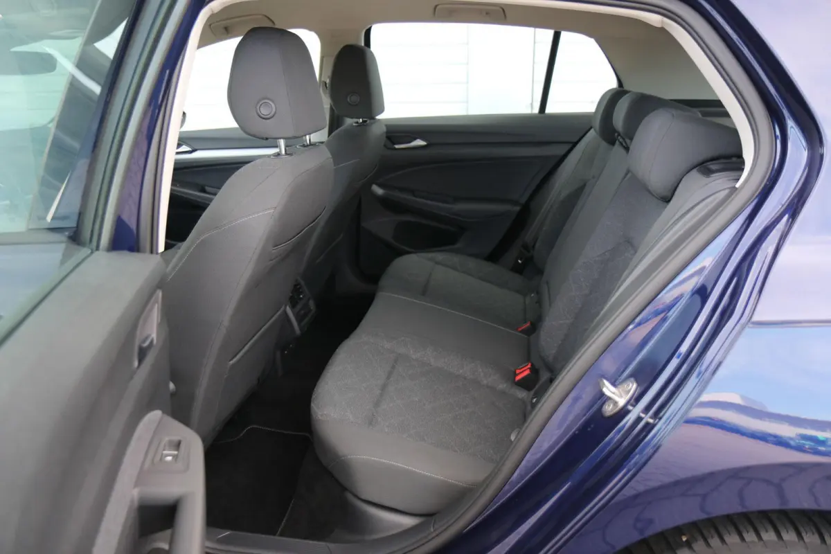 1.0 eTSI 110pk DSG Life | Navigatie | App Connect | Parkeersensoren | All-Season Banden