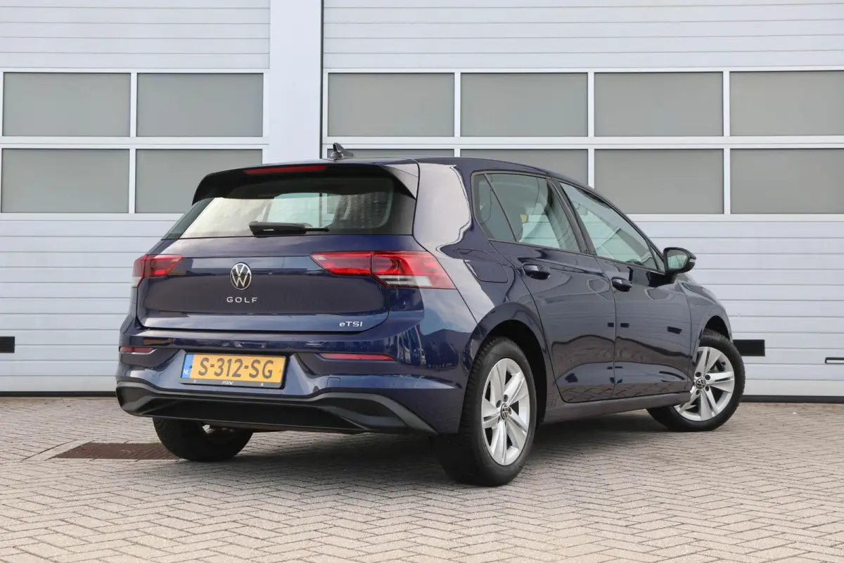 1.0 eTSI 110pk DSG Life | Navigatie | App Connect | Parkeersensoren | All-Season Banden