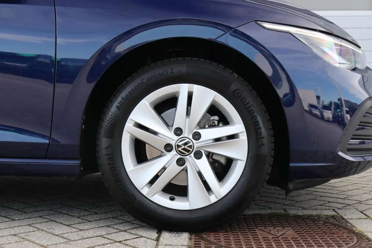 1.0 eTSI 110pk DSG Life | Navigatie | App Connect | Parkeersensoren | All-Season Banden