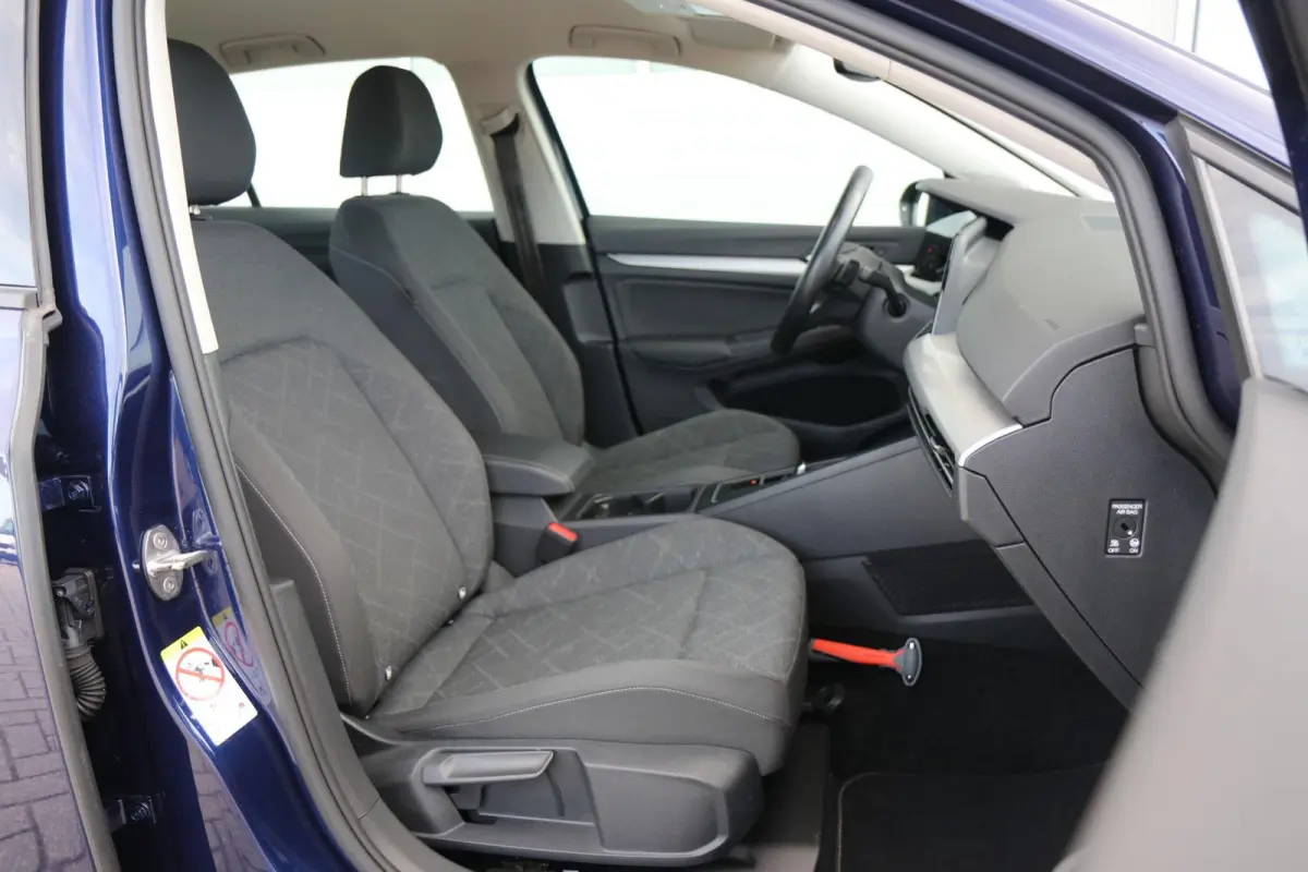 1.0 eTSI 110pk DSG Life | Navigatie | App Connect | Parkeersensoren | All-Season Banden