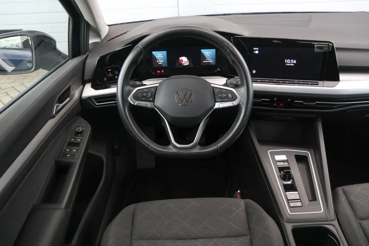 1.0 eTSI 110pk DSG Life | Navigatie | App Connect | Parkeersensoren | All-Season Banden