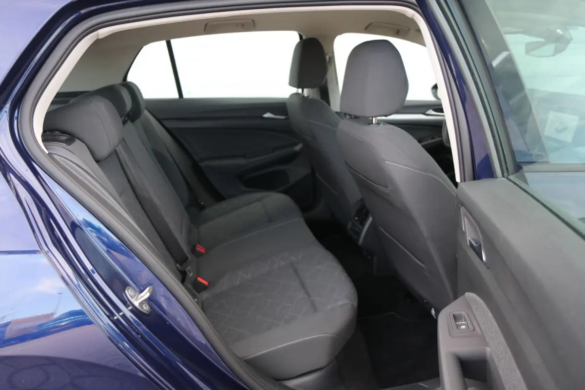 1.0 eTSI 110pk DSG Life | Navigatie | App Connect | Parkeersensoren | All-Season Banden