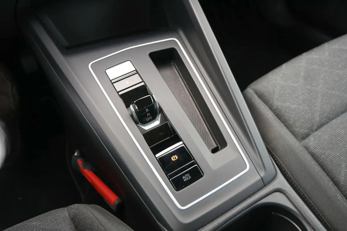 1.0 eTSI 110pk DSG Life | Navigatie | App Connect | Parkeersensoren | All-Season Banden