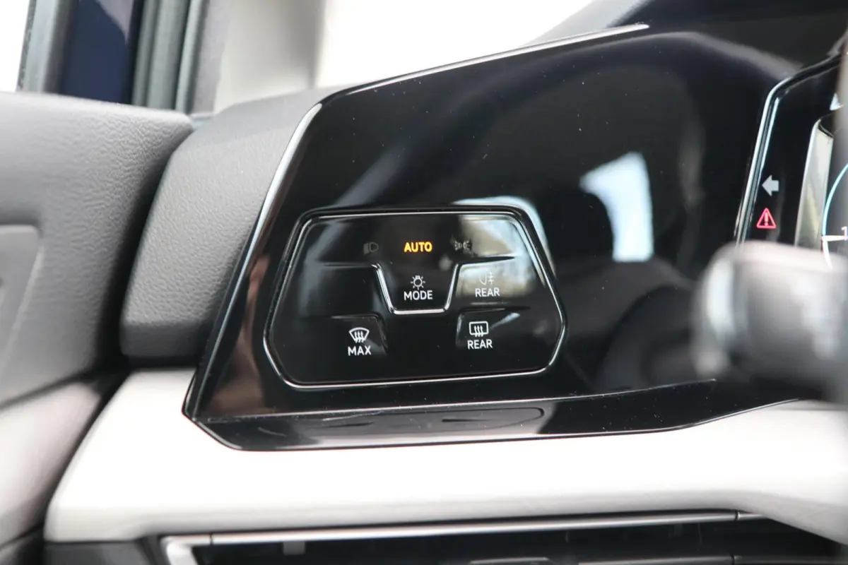 1.0 eTSI 110pk DSG Life | Navigatie | App Connect | Parkeersensoren | All-Season Banden