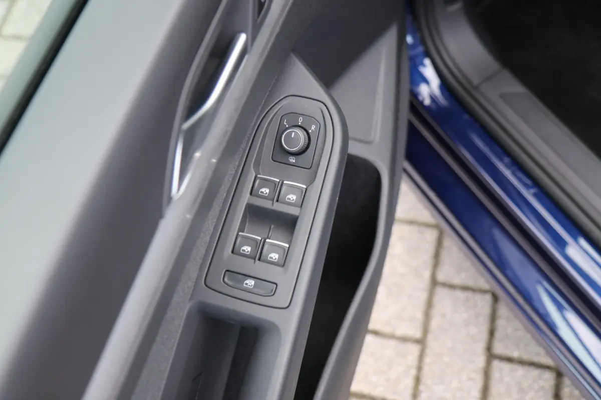1.0 eTSI 110pk DSG Life | Navigatie | App Connect | Parkeersensoren | All-Season Banden