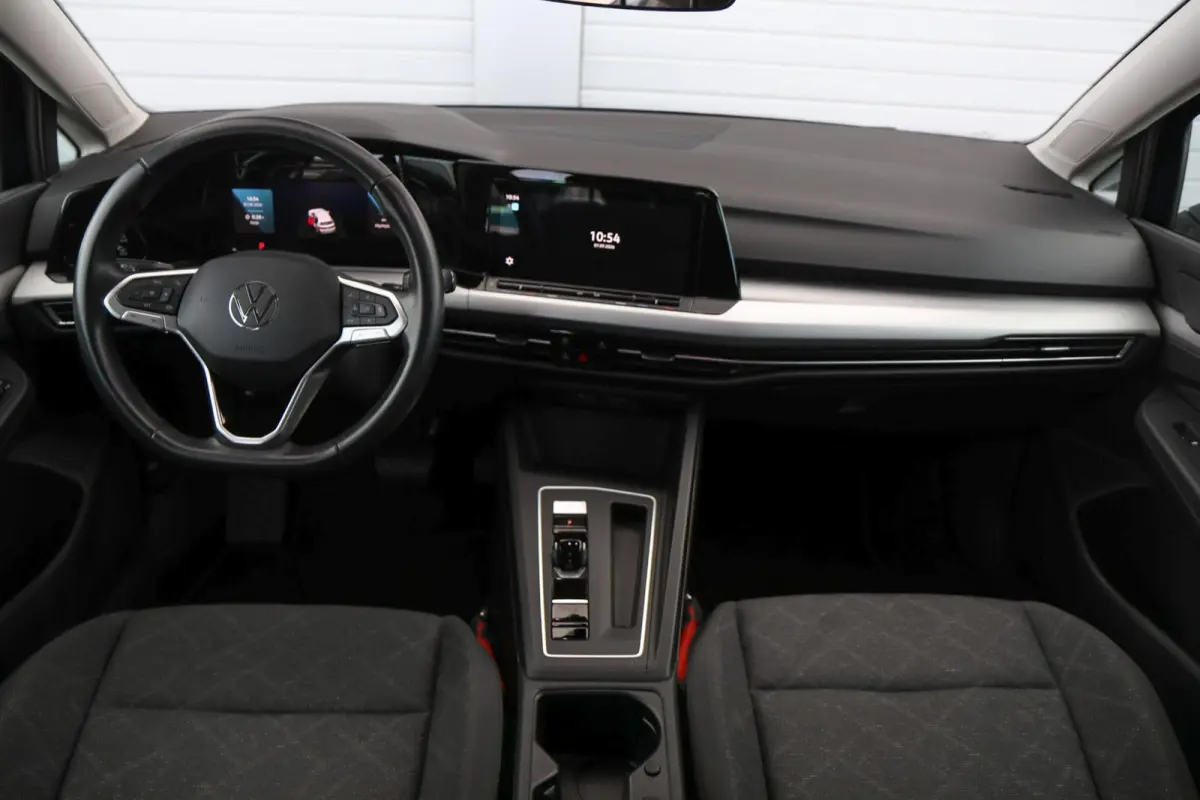 1.0 eTSI 110pk DSG Life | Navigatie | App Connect | Parkeersensoren | All-Season Banden