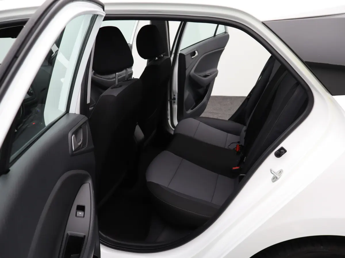 1.0 T-GDI Comfort | Automaat | Stoelverwarming voor | Navigatie | Airco | | Achteruitrijcamera | Achteruitrijcamera standaard | Airco (automatisch)