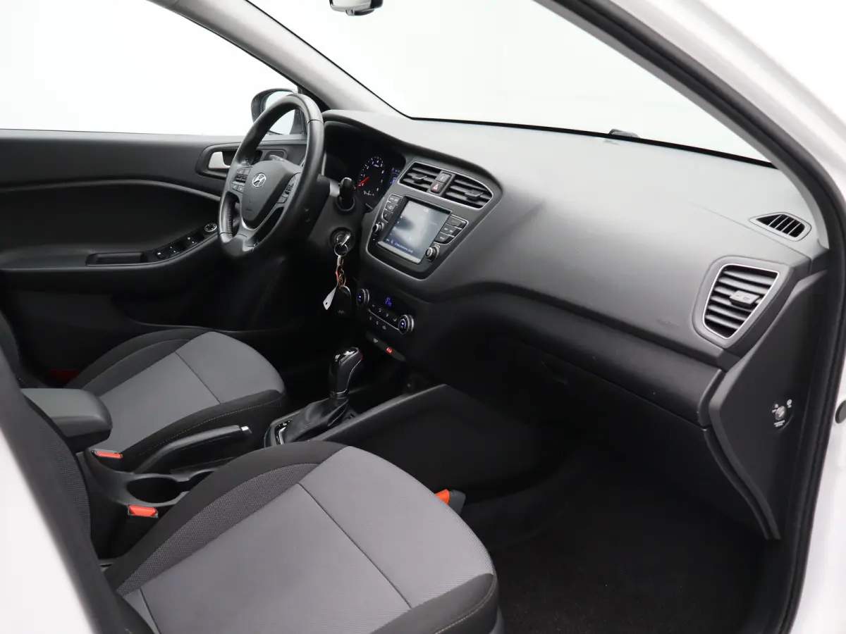1.0 T-GDI Comfort | Automaat | Stoelverwarming voor | Navigatie | Airco | | Achteruitrijcamera | Achteruitrijcamera standaard | Airco (automatisch)