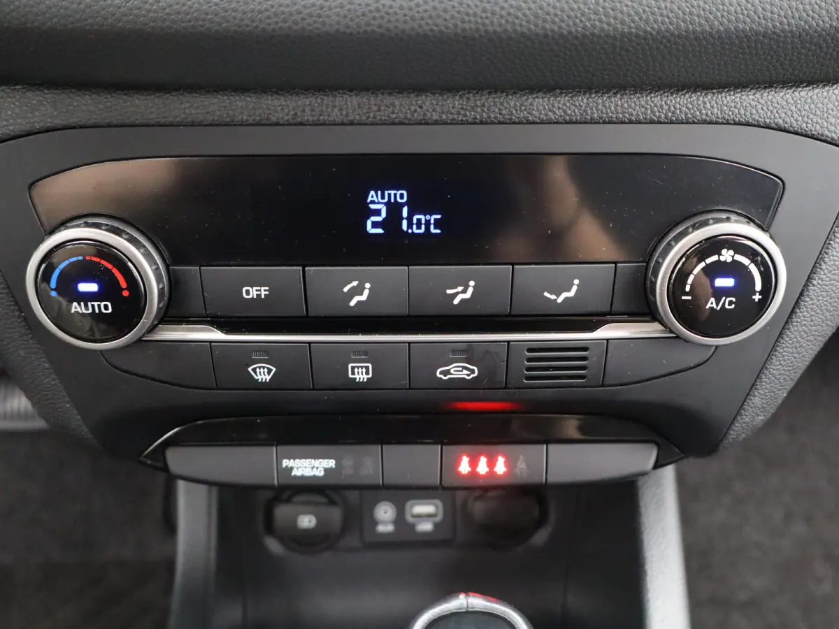 1.0 T-GDI Comfort | Automaat | Stoelverwarming voor | Navigatie | Airco | | Achteruitrijcamera | Achteruitrijcamera standaard | Airco (automatisch)