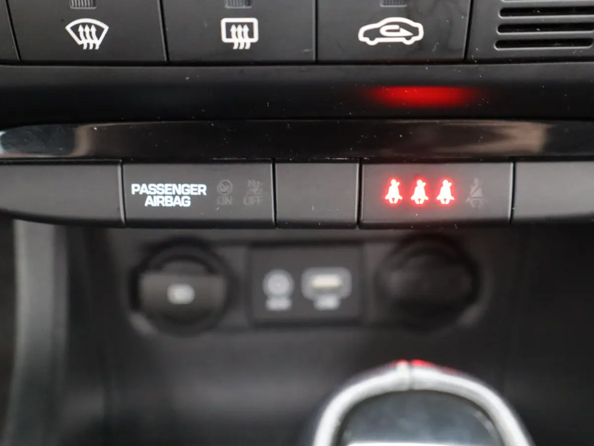 1.0 T-GDI Comfort | Automaat | Stoelverwarming voor | Navigatie | Airco | | Achteruitrijcamera | Achteruitrijcamera standaard | Airco (automatisch)