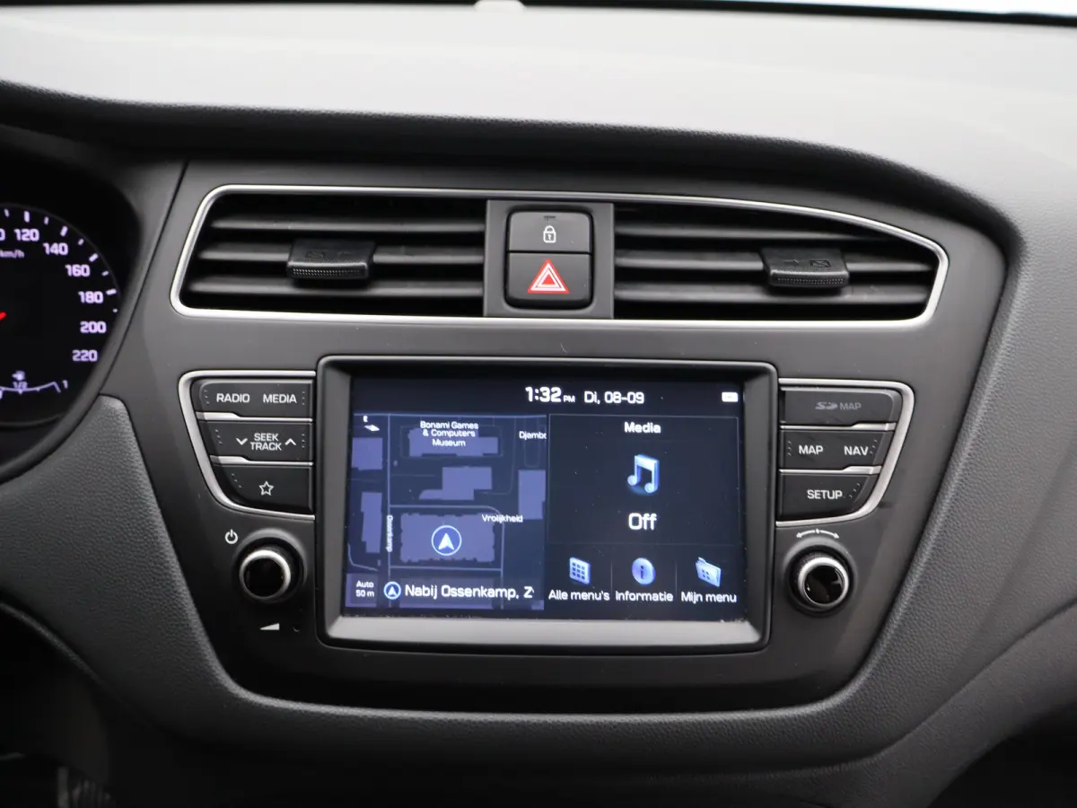 1.0 T-GDI Comfort | Automaat | Stoelverwarming voor | Navigatie | Airco | | Achteruitrijcamera | Achteruitrijcamera standaard | Airco (automatisch)