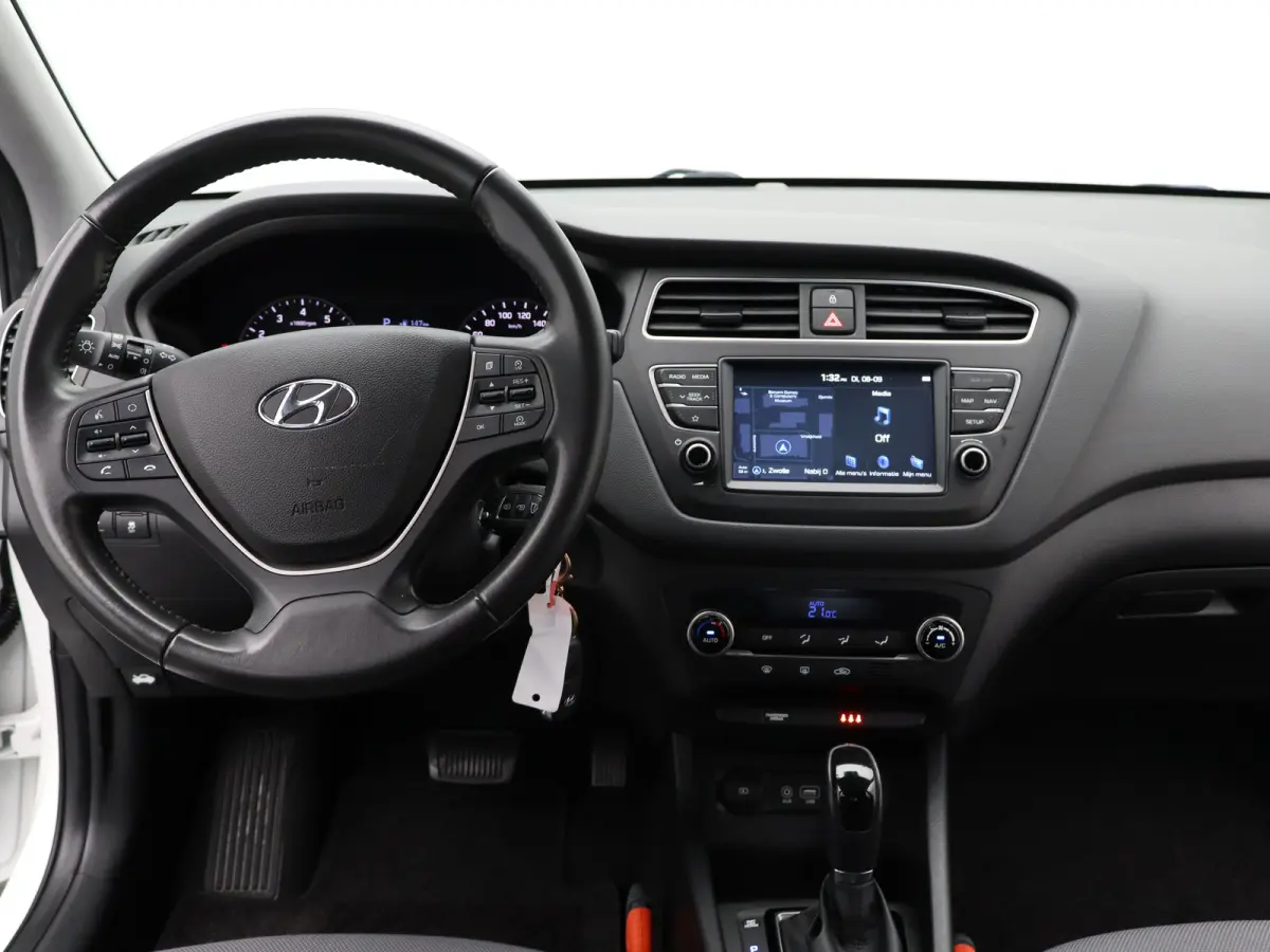1.0 T-GDI Comfort | Automaat | Stoelverwarming voor | Navigatie | Airco | | Achteruitrijcamera | Achteruitrijcamera standaard | Airco (automatisch)