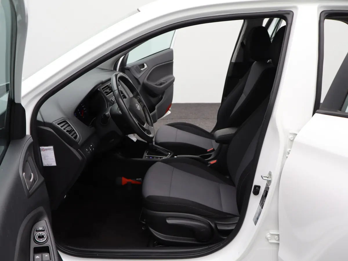 1.0 T-GDI Comfort | Automaat | Stoelverwarming voor | Navigatie | Airco | | Achteruitrijcamera | Achteruitrijcamera standaard | Airco (automatisch)