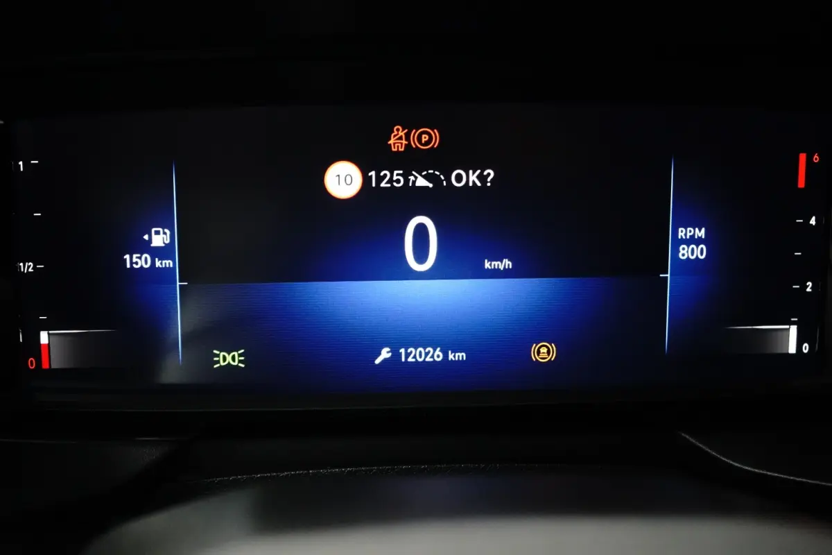 1.5 BlueHDi 100 S&S L1 3-Zits | Navigatie | Airco | Cruise | Houten Vloer | Digitaal Dashboard | Carplay | Parkeersensoren Achter | Airco | Cruise control | LED koplampen