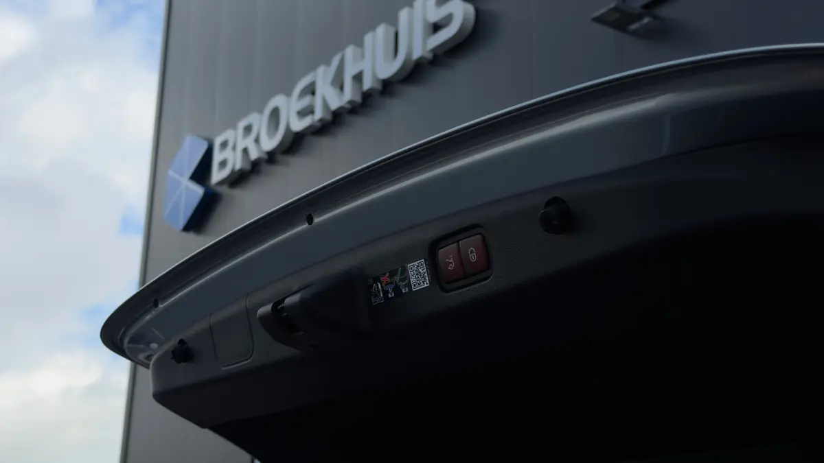 313pk 300e AMG Line | AMG-Styling | 360 Camera | Burmeister Audio | Stoelventilatie | Adaptive Cruise met Stuurhulp | Elektrisch panoramadak | Leder |