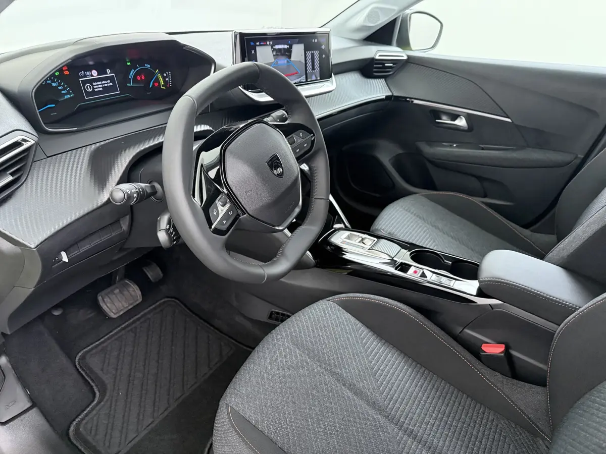 | Demo Deal | 1.2 Hybrid 110 e-DCS6 Business | Automatische verlichting | Elektrische parkeerrem | Extra getinte achterste zijruiten en achterruit