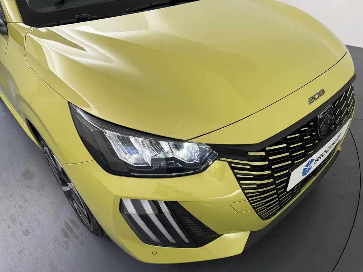 | Demo Deal | 1.2 Hybrid 110 e-DCS6 Business | Automatische verlichting | Elektrische parkeerrem | Extra getinte achterste zijruiten en achterruit