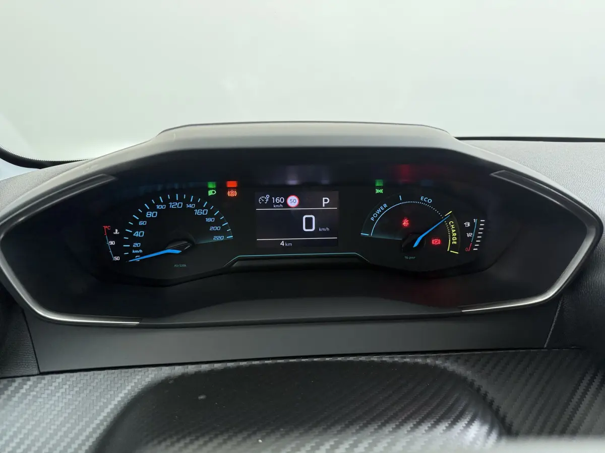 | Demo Deal | 1.2 Hybrid 110 e-DCS6 Business | Automatische verlichting | Elektrische parkeerrem | Extra getinte achterste zijruiten en achterruit