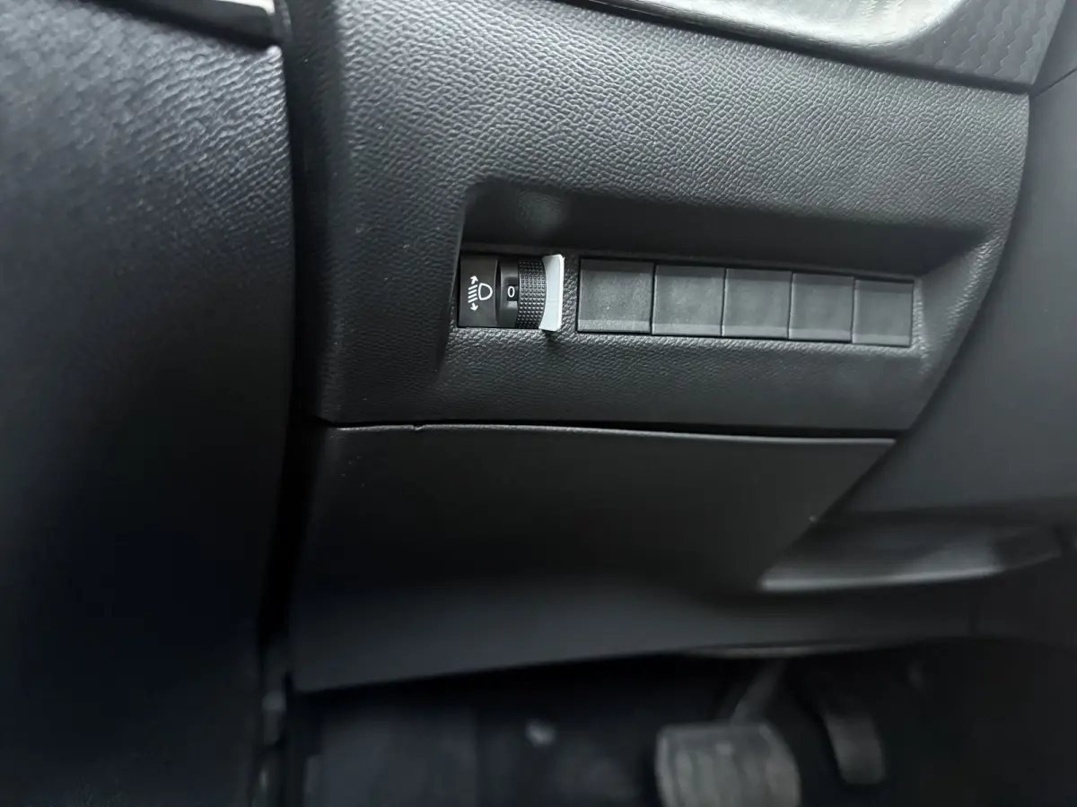 | Demo Deal | 1.2 Hybrid 110 e-DCS6 Business | Automatische verlichting | Elektrische parkeerrem | Extra getinte achterste zijruiten en achterruit