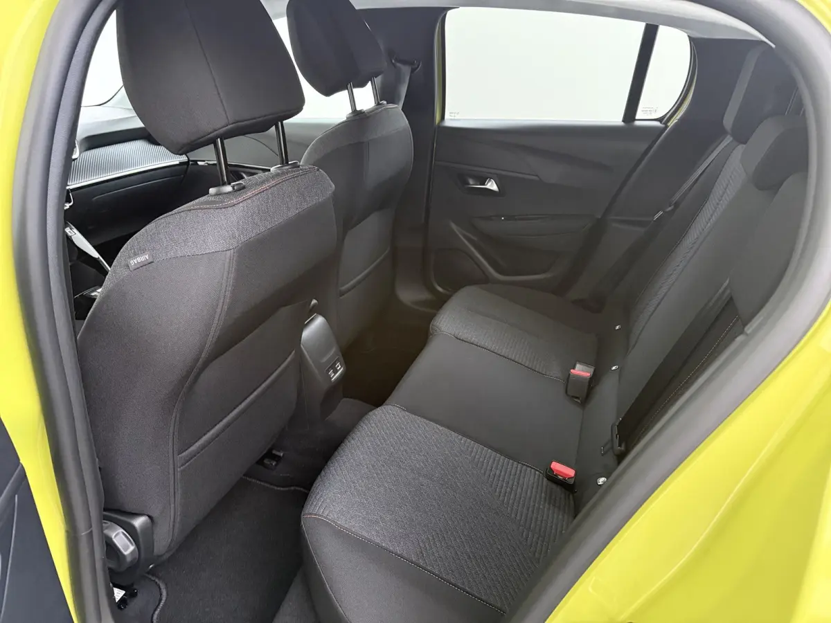 | Demo Deal | 1.2 Hybrid 110 e-DCS6 Business | Automatische verlichting | Elektrische parkeerrem | Extra getinte achterste zijruiten en achterruit