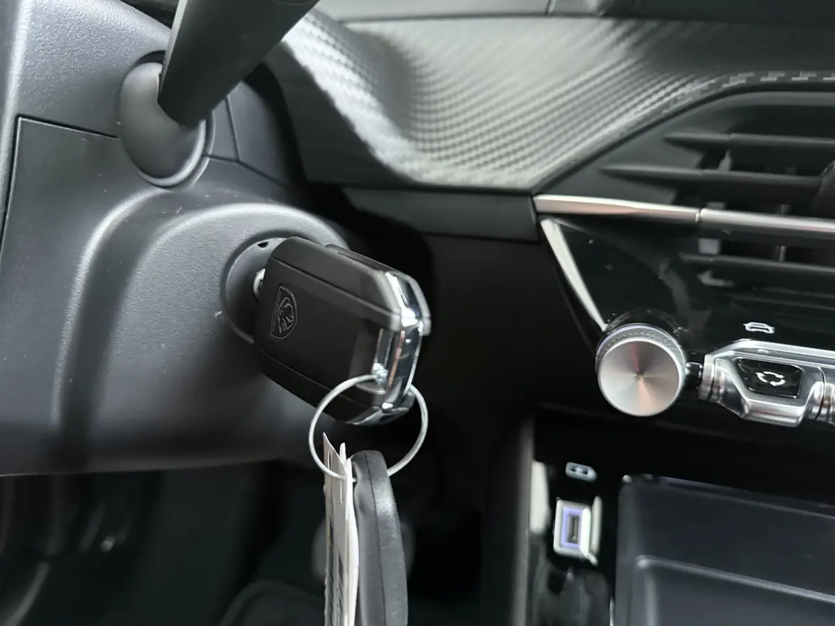 | Demo Deal | 1.2 Hybrid 110 e-DCS6 Business | Automatische verlichting | Elektrische parkeerrem | Extra getinte achterste zijruiten en achterruit