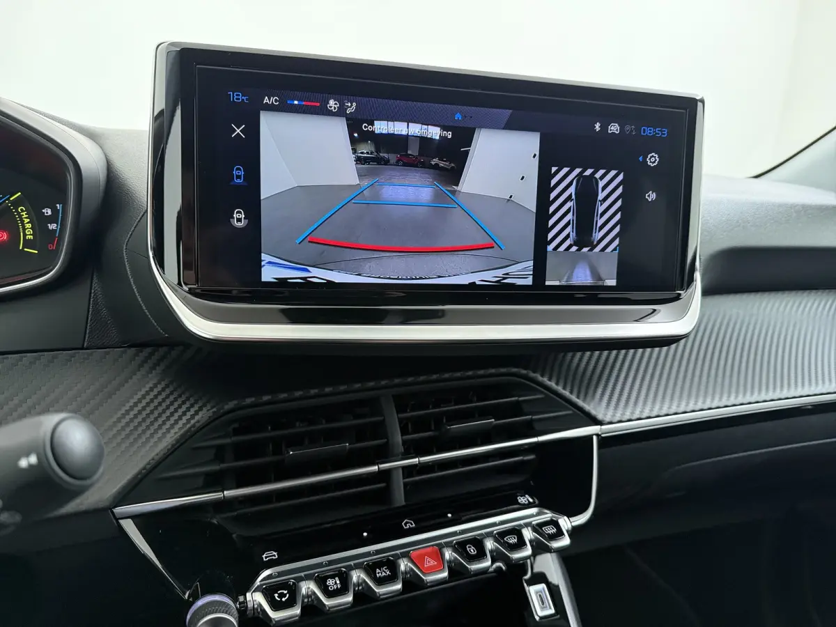 | Demo Deal | 1.2 Hybrid 110 e-DCS6 Business | Automatische verlichting | Elektrische parkeerrem | Extra getinte achterste zijruiten en achterruit