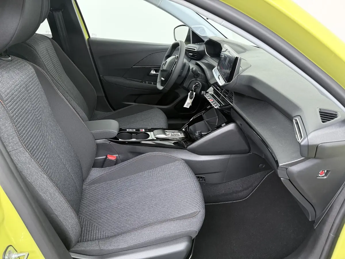 | Demo Deal | 1.2 Hybrid 110 e-DCS6 Business | Automatische verlichting | Elektrische parkeerrem | Extra getinte achterste zijruiten en achterruit