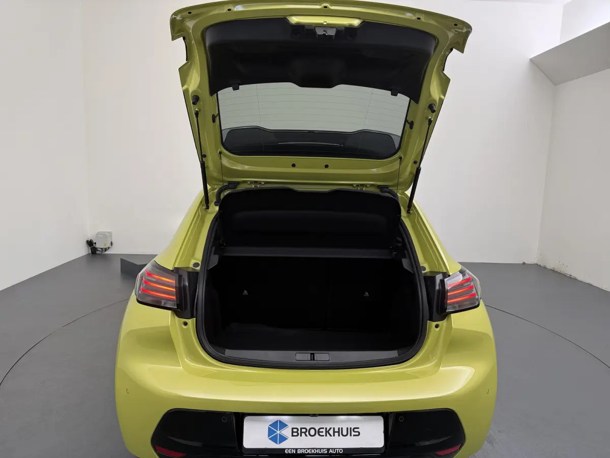 | Demo Deal | 1.2 Hybrid 110 e-DCS6 Business | Automatische verlichting | Elektrische parkeerrem | Extra getinte achterste zijruiten en achterruit