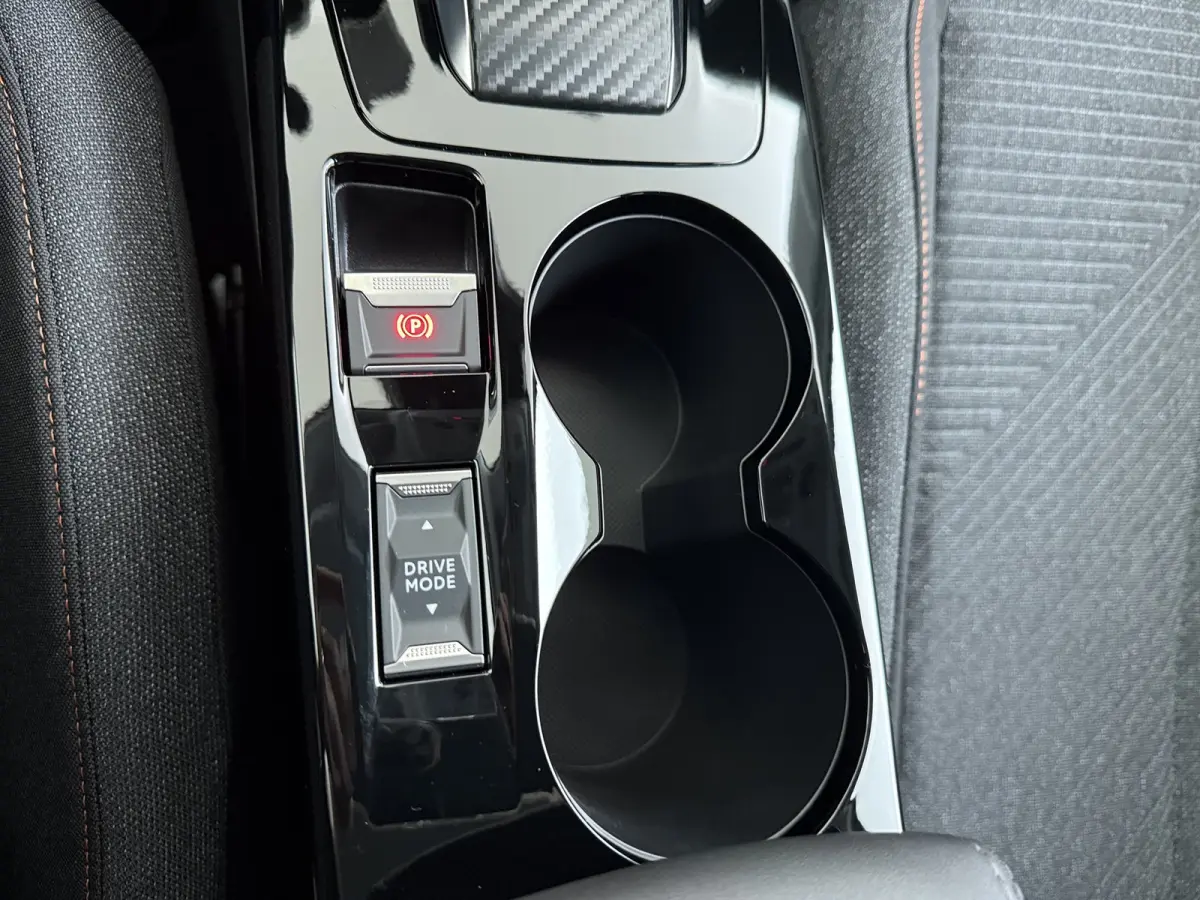 | Demo Deal | 1.2 Hybrid 110 e-DCS6 Business | Automatische verlichting | Elektrische parkeerrem | Extra getinte achterste zijruiten en achterruit
