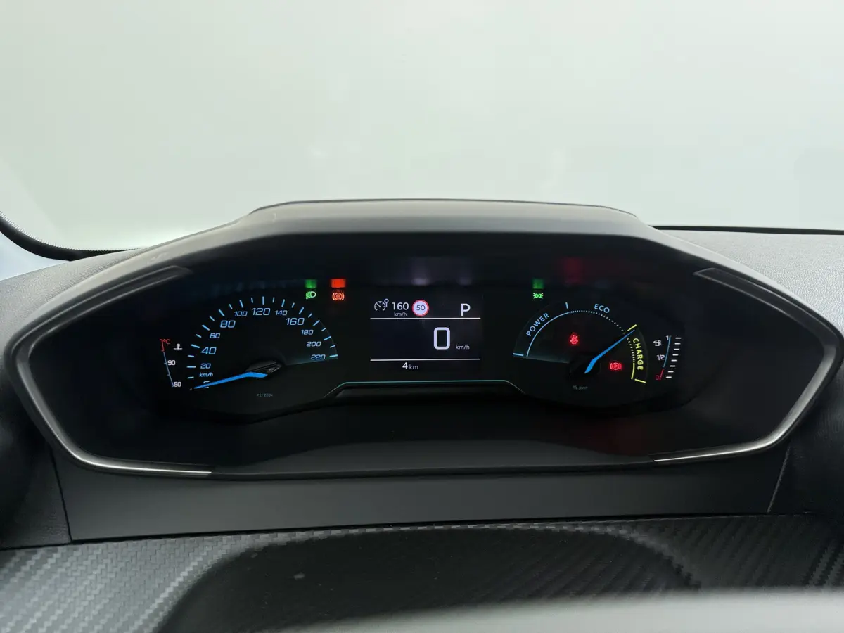 | Demo Deal | 1.2 Hybrid 110 e-DCS6 Business | Automatische verlichting | Elektrische parkeerrem | Extra getinte achterste zijruiten en achterruit