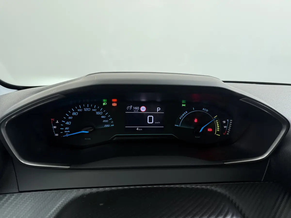 | Demo Deal | 1.2 Hybrid 110 e-DCS6 Business | Automatische verlichting | Elektrische parkeerrem | Extra getinte achterste zijruiten en achterruit