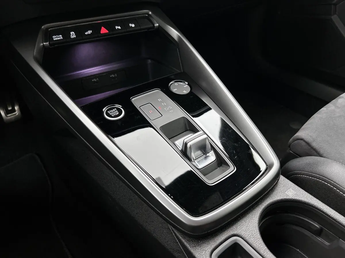 45 TFSI e S edition Competition | Automaat | Apple Carplay / Android Auto | Elektrisch Verstelbare Bestuurdersstoel | Massage | Sfeerverlichting | Elektrische Achterklep | Stoelverwarming | 