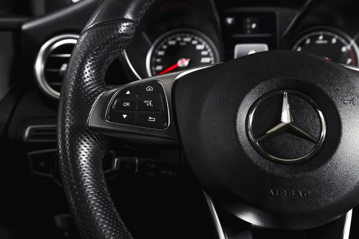 250 4MATIC 211 PK Premium AMG Line | S/K-Panodak | Cruise | Stoelverw. | PDC | Camera | App. Connect | ECC | LM 21" |