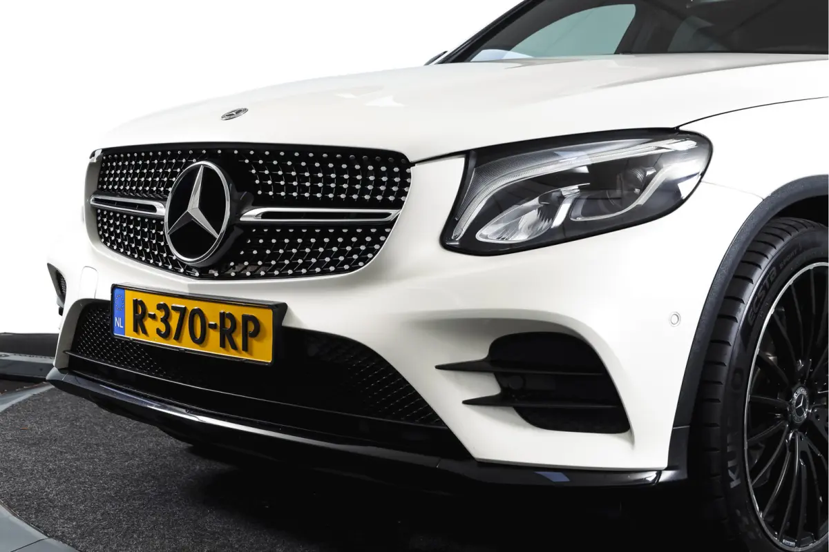 250 4MATIC 211 PK Premium AMG Line | S/K-Panodak | Cruise | Stoelverw. | PDC | Camera | App. Connect | ECC | LM 21" |