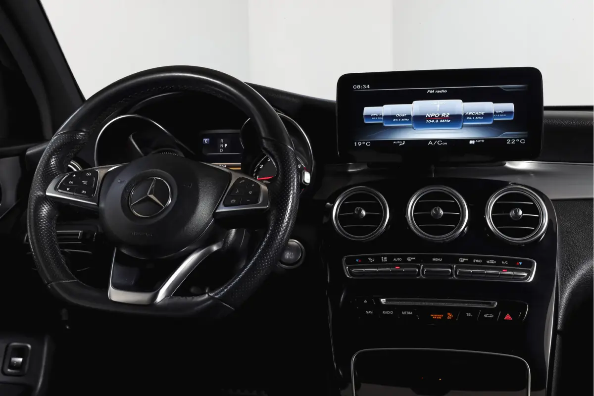 250 4MATIC 211 PK Premium AMG Line | S/K-Panodak | Cruise | Stoelverw. | PDC | Camera | App. Connect | ECC | LM 21" |
