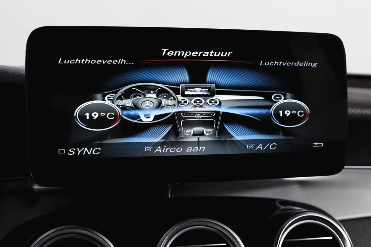 250 4MATIC 211 PK Premium AMG Line | S/K-Panodak | Cruise | Stoelverw. | PDC | Camera | App. Connect | ECC | LM 21" |