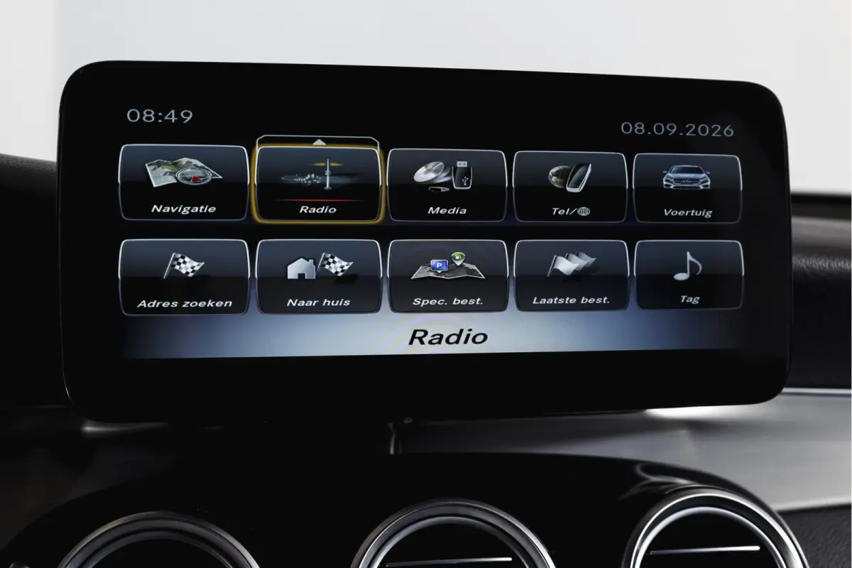 250 4MATIC 211 PK Premium AMG Line | S/K-Panodak | Cruise | Stoelverw. | PDC | Camera | App. Connect | ECC | LM 21" |