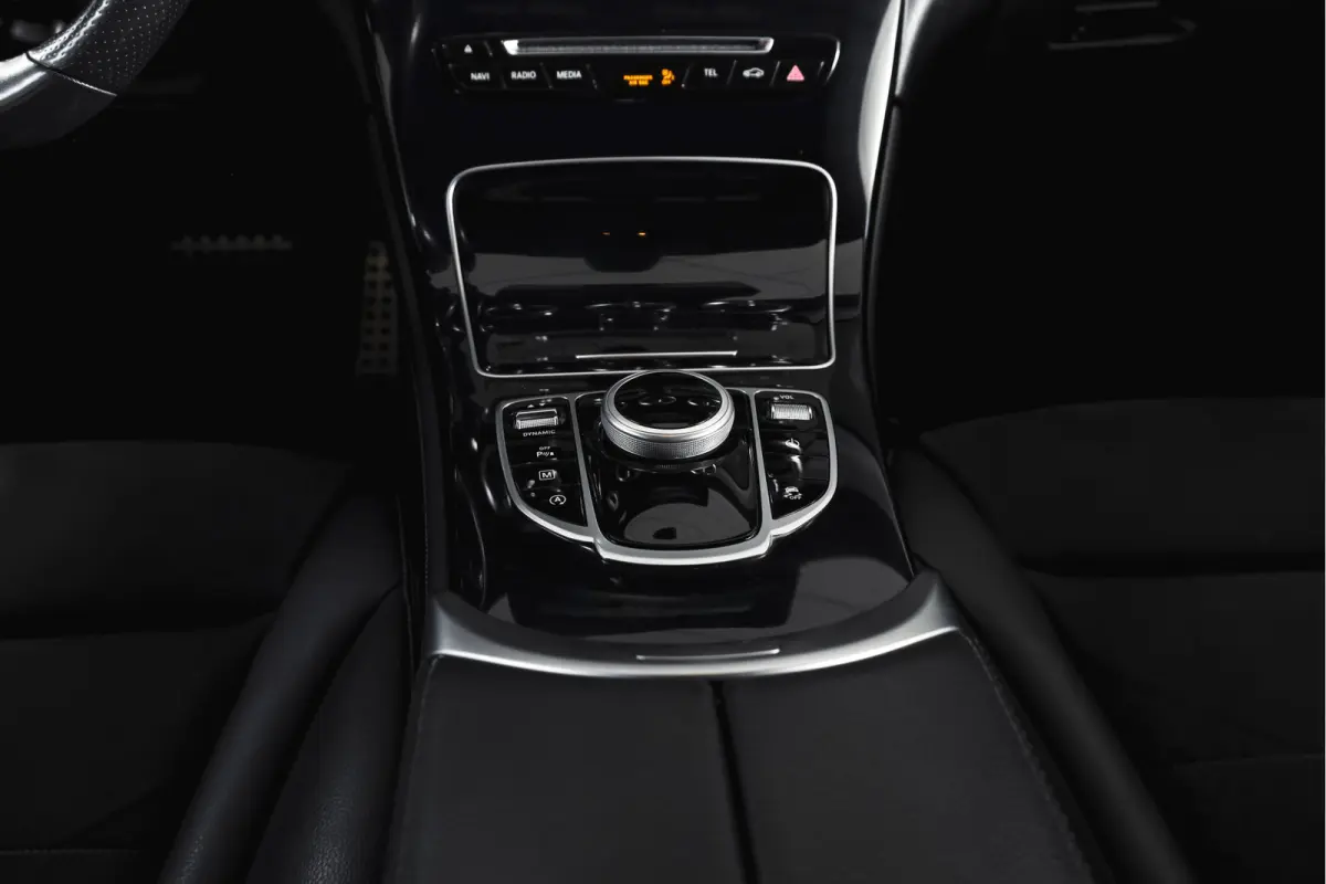 250 4MATIC 211 PK Premium AMG Line | S/K-Panodak | Cruise | Stoelverw. | PDC | Camera | App. Connect | ECC | LM 21" |